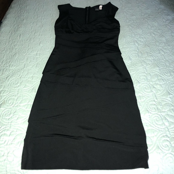 White House Black Market slimming cocktail dress - Picture 3 of 4